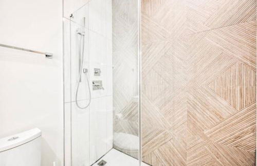 Sleeps 12 Downtown Entire home with rooftop - Foto 44