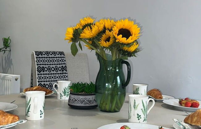 The Cheshire Gathering - Hot Tub 8 Bedroom - Photo 17