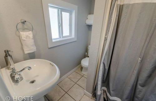 *H NEW!* Centrally Located 3BDRM Traveler`s Home Near Downtown Colorado Springs - Foto 47