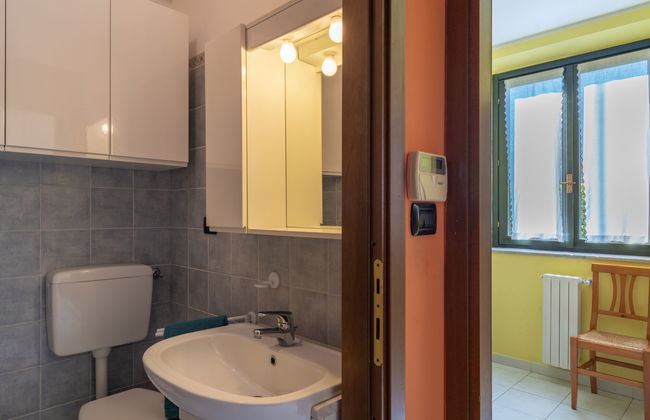 3 bedroom Apartment in Cipressa with swimming pool and garden - Photo 15