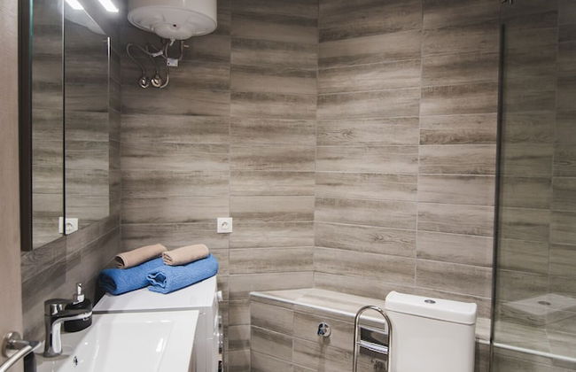 Contemporary Studios Historic Center - Photo 22