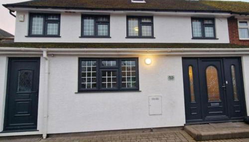 SnoozeDen Westmead – Windsor Castle & Legoland - Foto 5