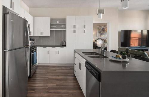 Convention Ctr - Stylish 2BD,2BA with Pool,Gym and Hot tub - Foto 21