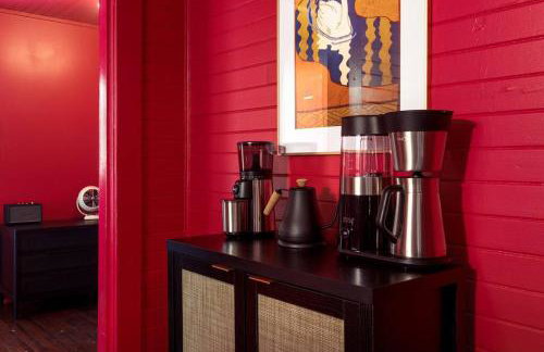 The Swan - Vibrant East Hill Getaway - Foto 29