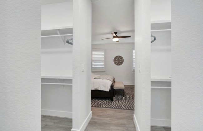 Soaring 2-level Point Venture Home on Lake Travis - Foto 30