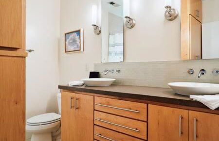 Chic 4BR with Fenced Yard, Walk to Dining, Parking, 5 Mins to Nissan Stadium, Less than 10 Mins to Broadway, Workspace, Parking, 24 Hr Hospitality, Great for Families - Foto 23