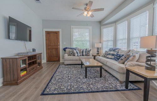 Uptown Cottage Newly Updated Home Near the Strand Galveston Harbor and UTMB - Foto 8