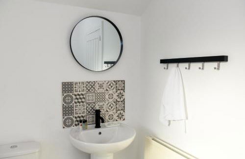 Asher Suite - Cozy 2BR Home with Parking & WIFI - Foto 10