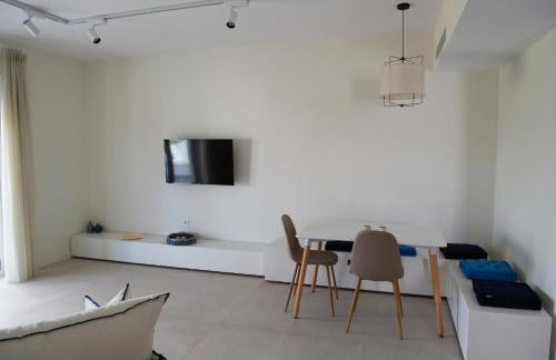 La Mer Bleue Beachfront Boutique Apartments - Photo 26