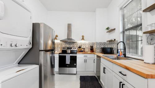 Bright Historic Home, Recently Renovated, Near Downtown, SCAD, & Starland Yard - Foto 3, stove, dishwasher