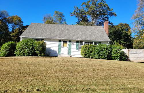 East Granby with AC and WiFi 3 minute to Bradley - Foto 3