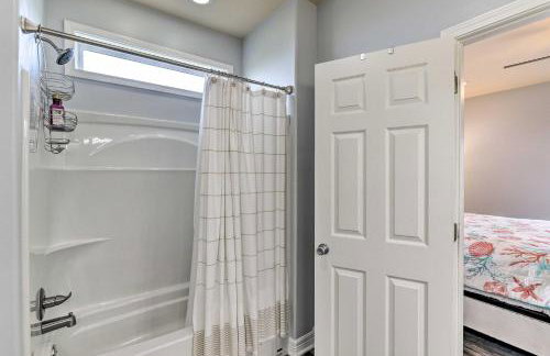 Group Getaway with Deck, Steps to Crystal Beach! - Foto 21