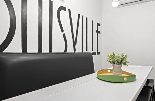 Modern Apartment with Parking & Prime Location - Foto 43