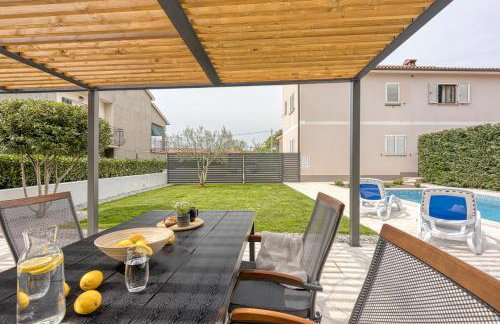 Villa Lana with Private Pool - Photo 24