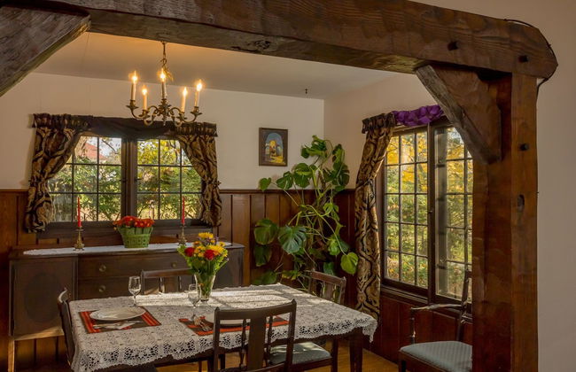 Castle on Glen - 3 Bedroom Home - Photo 10