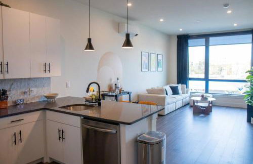 Luxury Stay Near NYC | Full Access to Amenities - Photo 46