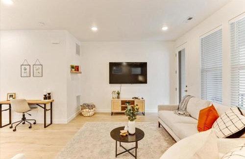 Modern 4BR Home Rooftop Patio Mountain Views - Foto 21