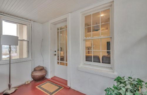 Amazing Lakefront Retreat On Long Lake! 2 Bedroom Home by RedAwning - Foto 70