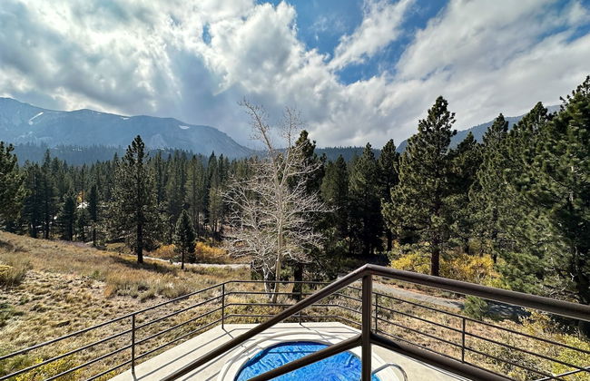 Inviting Mountain Retreat Steps From Ski Lifts! - Foto 20