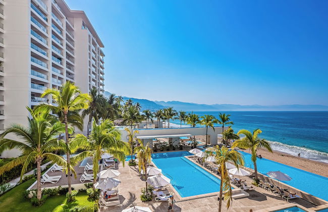 Oceanfront 1BR with Balcony & Pool - Foto 42