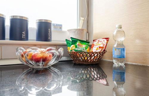 Amazing River view 2 bedroom apartment, sleeps 6, balcony and parking - Foto 28