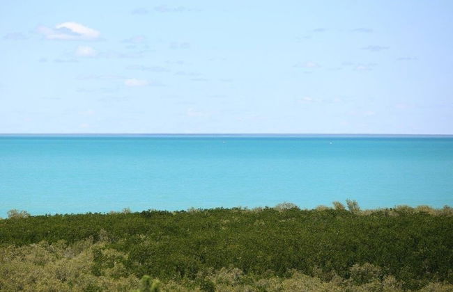 Moonlight Bay Suites - Photo 62