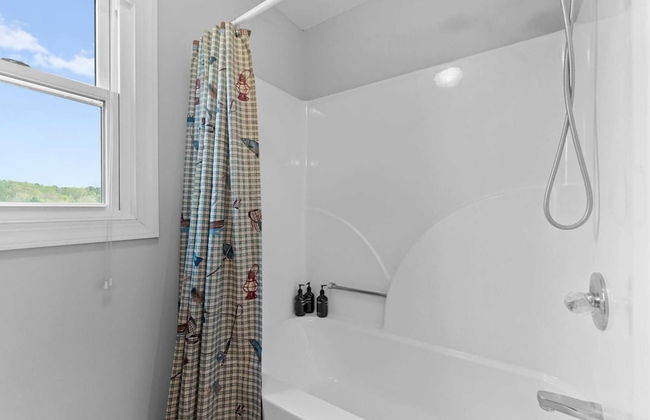 Sleeps 22, Lakefront w/ Private Dock & Pool, 2 Houses Lake Living by Avantstay - Foto 79