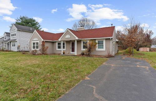 Willow Haven 2BR Cozy Retreat, Close to Hartford - Foto 43