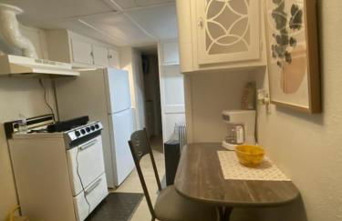 Cozy 1-bedroom mobile home with WiFi, AC in charming Silver City - Foto 14