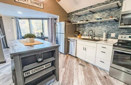 Lakefront Home-3BD25BADockGrillFirepitPool - Foto 36