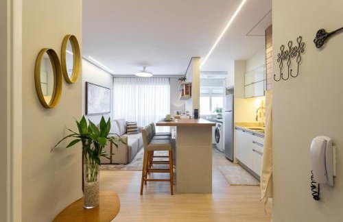 Apto 2qts, Ar Condicionado, Piscina, Churrasqueira, Finamente Mobiliado e Decorado - Foto 2