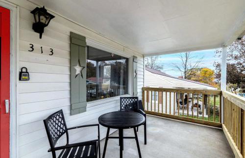 New River Gorge Cottage w Hot Tub, Fire Pit, Grill - Foto 24