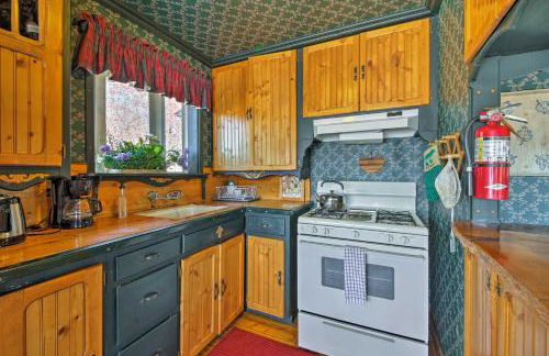 Walk to Lake Cabin with Deck and Views in Fawnskin - Foto 8