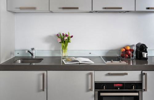 Templeton Place by Supercity Aparthotels - Photo 17