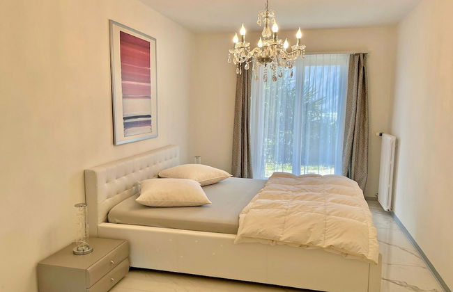 Villa in Bissone with swimming pool and garden - Photo 4