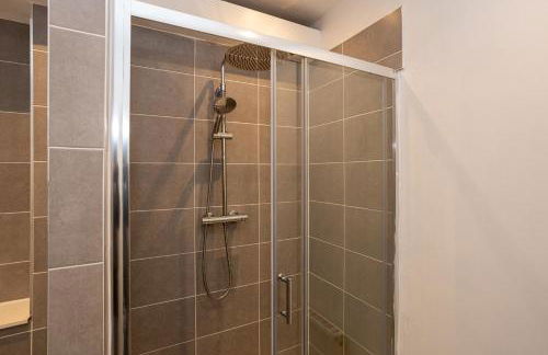 Pillo Rooms - Spacious 4 Bedroom Detached House close to Heaton Park - Foto 47