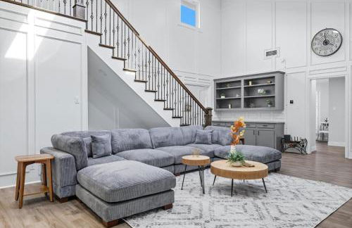 5BD Modern Farmhouse Retreat Sleeps 12 - Photo 10