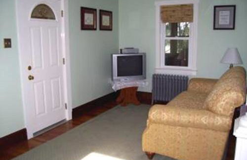 Ship Bottom Ocean Block Beach Cottage Great Location Only 3 Houses From The Sand And Surf Walking Distance To Shops, Dining And Mini Golf 11490 - Foto 2