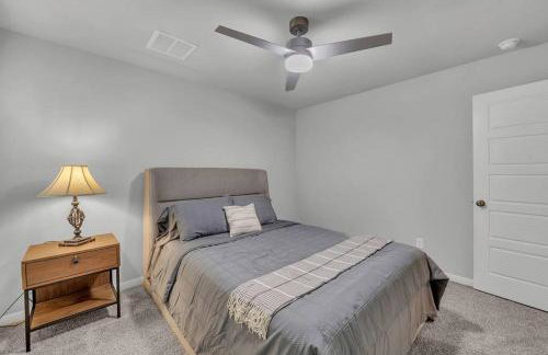 Luxury Retreat in Serene Surroundings, 4 Bedrooms Corporate House, Entire house with full amanities, Convenient location Near Medical Centers and Downtown - Foto 33