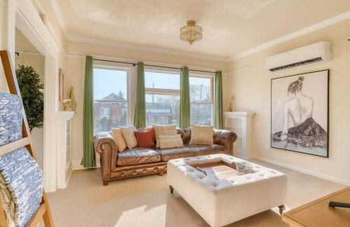 Dream Two-Bedroom in Laurelhurst - 97 WalkScore - Photo 1