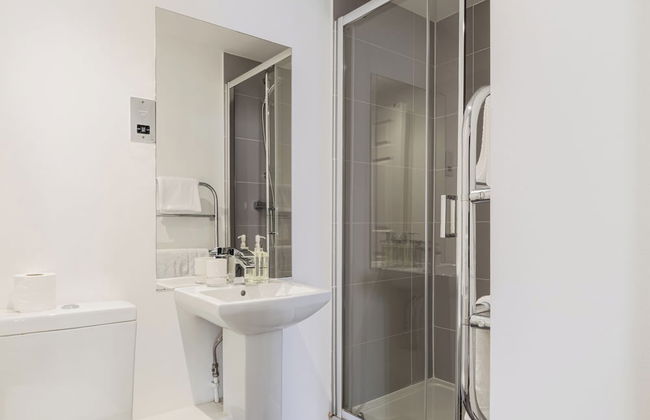 Stunning 2 Bed in Centre of Cheltenham - Photo 35