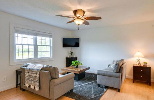 Relax Fireside! Home Less Than 1 Mi to Tryon International - Foto 1