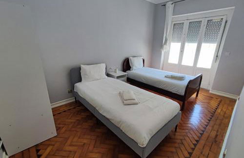 Lisbon traditional T2 with balcony in Damaia, Lisbon - Foto 11