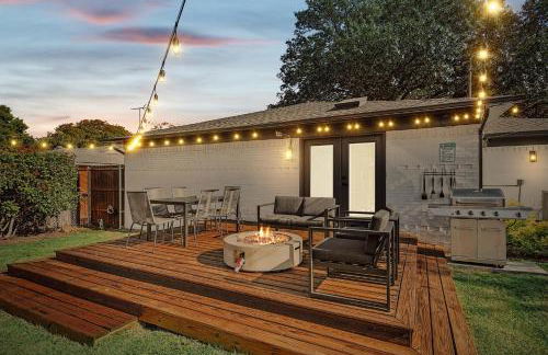 3-BD 3-BA Bungalow ft Backyard w Deck & Firepit - Foto 2