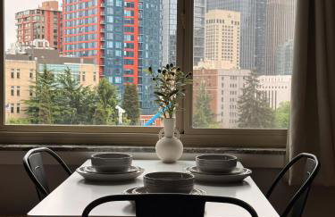 3-Min Walk to Convention Ctr - 2BR Skyline View - Foto 8