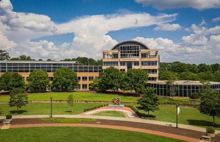 Modern Luxe Family & Groups Friendly Bungalow with Patio & Workspace - Foto 52