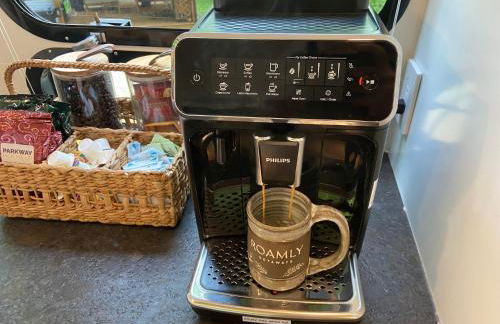 Airstream w Bathtub, River, & Hot Tub - Foto 21