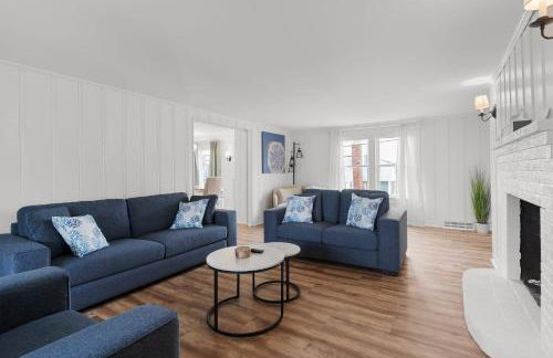 Seaside Serenity Steps to Beach Deck & Porch - Foto 12