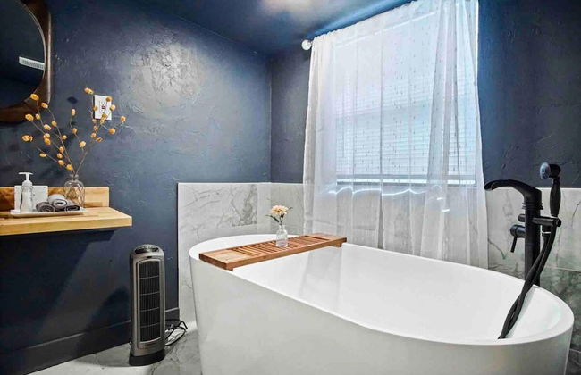 3-story 6-bedroom 4 Bathrooms 3min-asian Dist - Photo 14