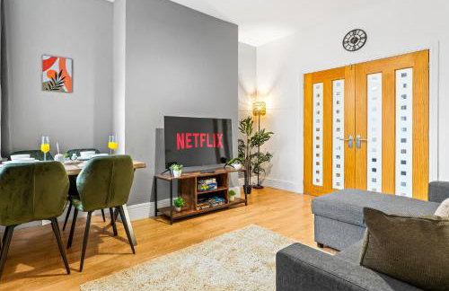 Comfortable 4 Bed Home - Free Parking & Fast WiFi - Foto 1